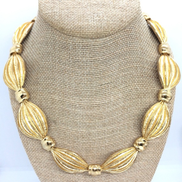 VINTAGE 80S 90S UNSIGNED IVANA TRUMP BRUSHED GOLD TONE RIBBON NECKLACE STATEMENT - Picture 16 of 17